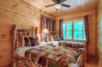 Bear Pines charming 3 bdrm cabin, Hot Tub, WiFi, in scenic South Bloomingville - Homestays
