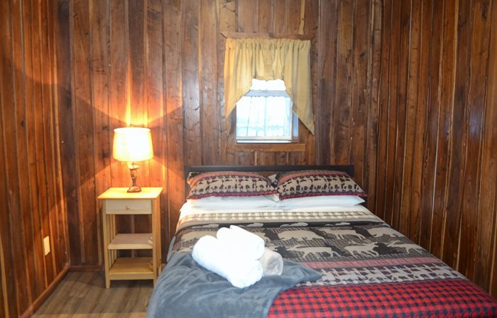 Cozy River front cabin w/Private natural spring. Pet Friendly!