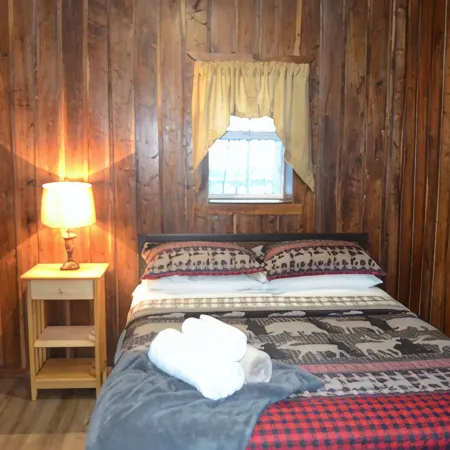 Cozy River front cabin w/Private natural spring. Pet Friendly!