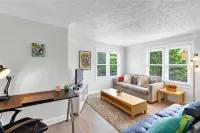 Luxury Downtown Retreat - Prime Spot - Sleeps 6 - Homestays
