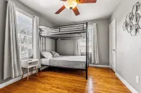 East Hill Retreat Near Beaches & Downtown - Apartments