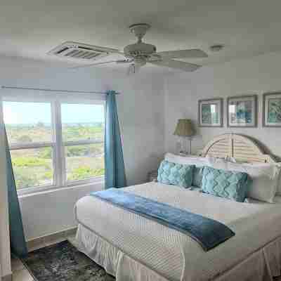 Beautiful Ocean View 3 Bedroom Condo on the Beach Rooms