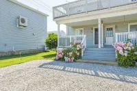 Cozy Costal Retreat in the heart of Groton's charming beach community,