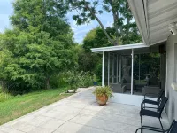 Beautiful Villa! On Wildlife Area, Natural Privacy! Close to Everything. Welcome