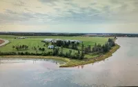 Waterfront 6 bedroom (8 beds) , 51/2 bath house in Summerside, Pei.