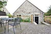 Recently renovated 2 bedroom annexe with open plan living room and kitchen.