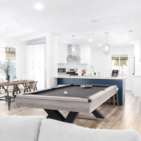 EV Charger L2 Cozy Home short distance to Downtown Riverside