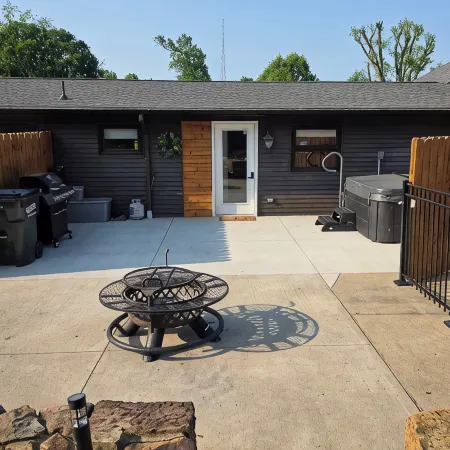 Crystal Wave Retreat, Berlin OhioHot tub and pool