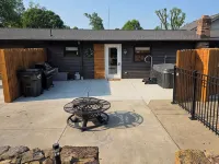 Crystal Wave Retreat, Berlin OhioHot tub and pool