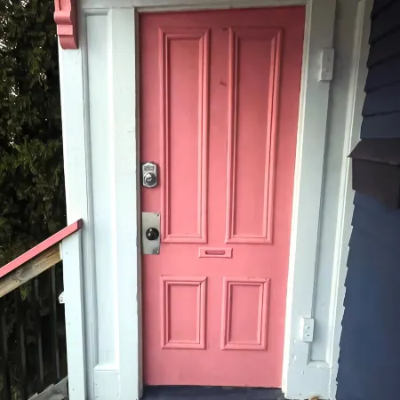 Modern 1 Bedroom, 10 minute walk to Downtown