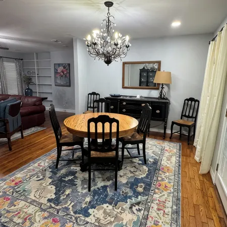 Gorgeous quiet and cozy 3 bedroom/ 2 bathroom home awaits you!