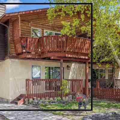 4BR 2000sqft Chalet by DT: 15mins to Banff,  Epic MTN Views, 2-min Walk to Shops Hotel Exterior