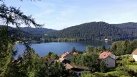 New apartment, superb lake and mountain views. - balcony