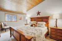 Private Game Room, Close to Town Center and Ski Resort! Pool, Hot Tub & Sauna! - مسبح