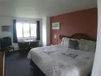 Crystal Lake Resort - 2-Star