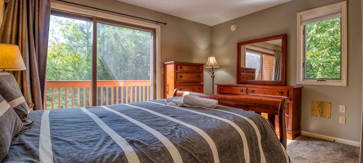 Nordic Village Townhouse, Storyland, Mountains, Pools Hoteles en Glen