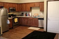 Cozy 2-bedroom condo in Waterloo south side with AC, WiFi & cable TV -  Privatzimmer