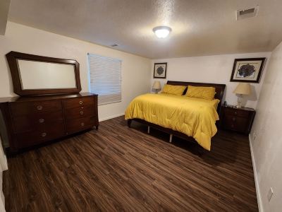 Spacious 5-bedroom house in beautiful Greeley with AC, WiFi