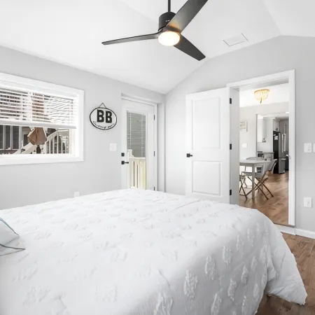 Beach Bungalow -- 1.5 Blocks to Beach!