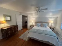 Downtown Brevard Cottage~ Short Stroll to Main Street~ Hiking & Biking Close By - 4つ星