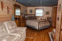 Rustic Cabin - Jetted Tubs - Wi-Fi - Wonderful Views - Grill - Firepit - Porch