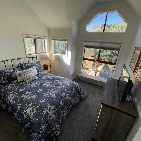 "The Eagles View", Steps from Chair 15, spacious 3 BR, plus loft, 2 BA condo