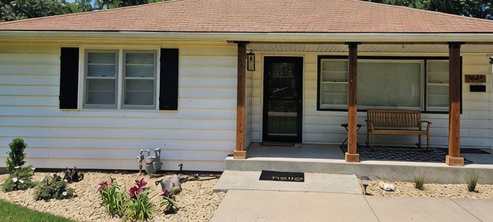 Quiet Centrally Located Close to Wasburn Private Drive Hotels in Topeka