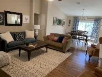 Bluedoor House Comfy Home close to NB, SA, & RAFB - WiFi