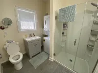 Cozy Cottage-Breathtaking Sunsets. Lake Front. Close to Casino & Racetrack. - Wifi