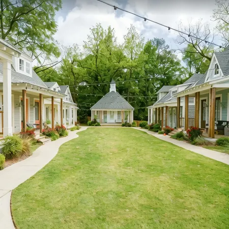 Beautiful Downtown Auburn Cottage In A Quaint Setting!