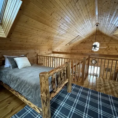 Cozy Secluded Cabin w/ Hot Tub, Relax, Unwind & Stargaze