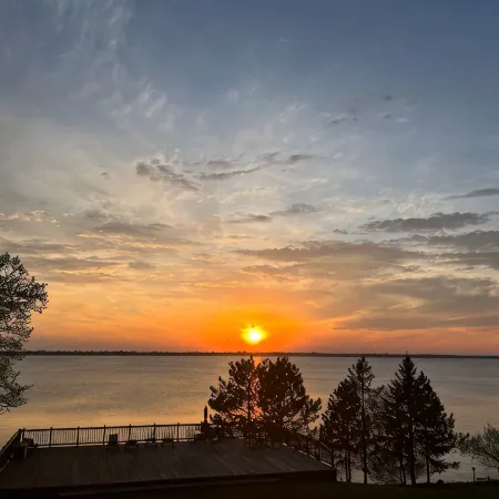 Breezy Hills - Unit 3; Lake Bemidji, King Bed, Kayaks, PB Trail Private Access