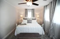 Historic District Bungalow - Easy Walk to Downtown - Homestays