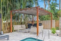 Stylish & Bright 3-Bedroom Home with Backyard, Bikes & Pool by Esthetic Stays - 4つ星