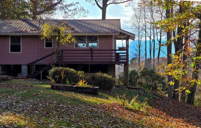 Nantahala Nookie Nook: A Playful Retreat w/Stunning Long-Range mt Sunset Views