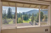 Vintage Golf/Ski Condo Near Mt. Hood w/ Beautiful Views - 3-Star
