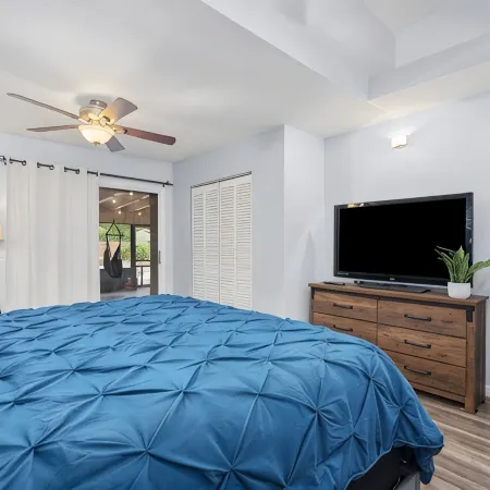 ENTIRE Home, POOL, LANAI/PORCH, Private BAR, MINUTES to Beach, FULLY STOCKED!!