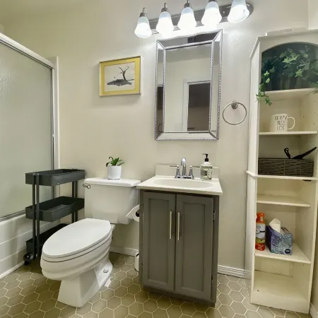 Modern, Spacious, and Private 1BR Suite