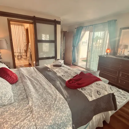 Golf Course, Mnt Views, Balloons, King Bed, Veranda, Yard, 3 Bd, Wifi, BBQ, WD