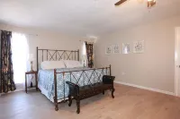 Lake view, Spacious 5 bedrooms, big lot, sleep 18 - 3-Star