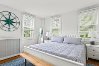 Beautiful downtown retreat, walk everywhere! - Kitchen