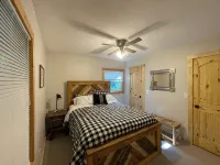Updated & Central. ATV Trails, golfing, skiing pictured rocks within 3 miles. - 홈스테이