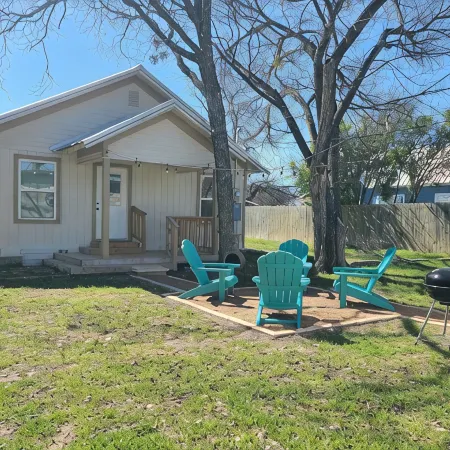 Pet-Friendly Home for 7 with Fire Pit