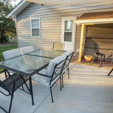 Spacious 3Br/2BA Home-Fast WiFi, Smart TVs,Free Netflix,Furnished Patio- Pets OK
