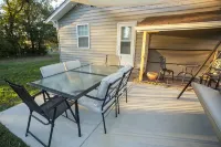 Spacious 3Br/2BA Home-Fast WiFi, Smart TVs,Free Netflix,Furnished Patio- Pets OK - Wifi