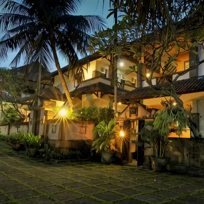 Dewi Sinta Hotel and Restaurant โรงแรมใกล้หาด Kedungu Beach