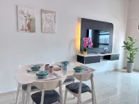 Cozy Stay with Distant Seaview | Near Jonker Walk - New