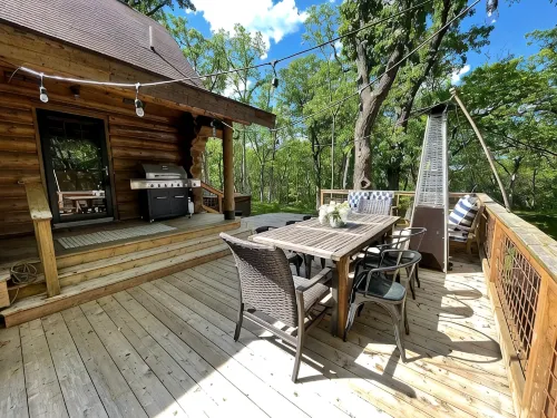 Beautiful Log Cabin Retreat on 6 Acres of Forest Only 10 Minutes to Lake Geneva. - Hot Tub