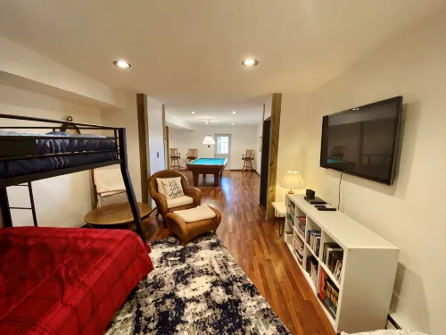 Cozy Creekview Cabin - Berkeley Springs, WV - 4-Star