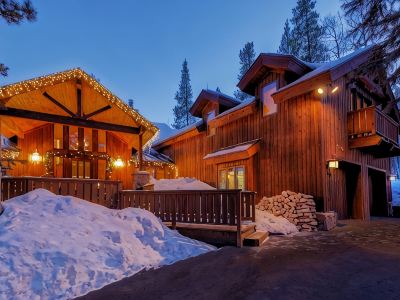 Steps from Four O Clock Run, Spacious and Charming Ski-In/Ski-Out Retreat